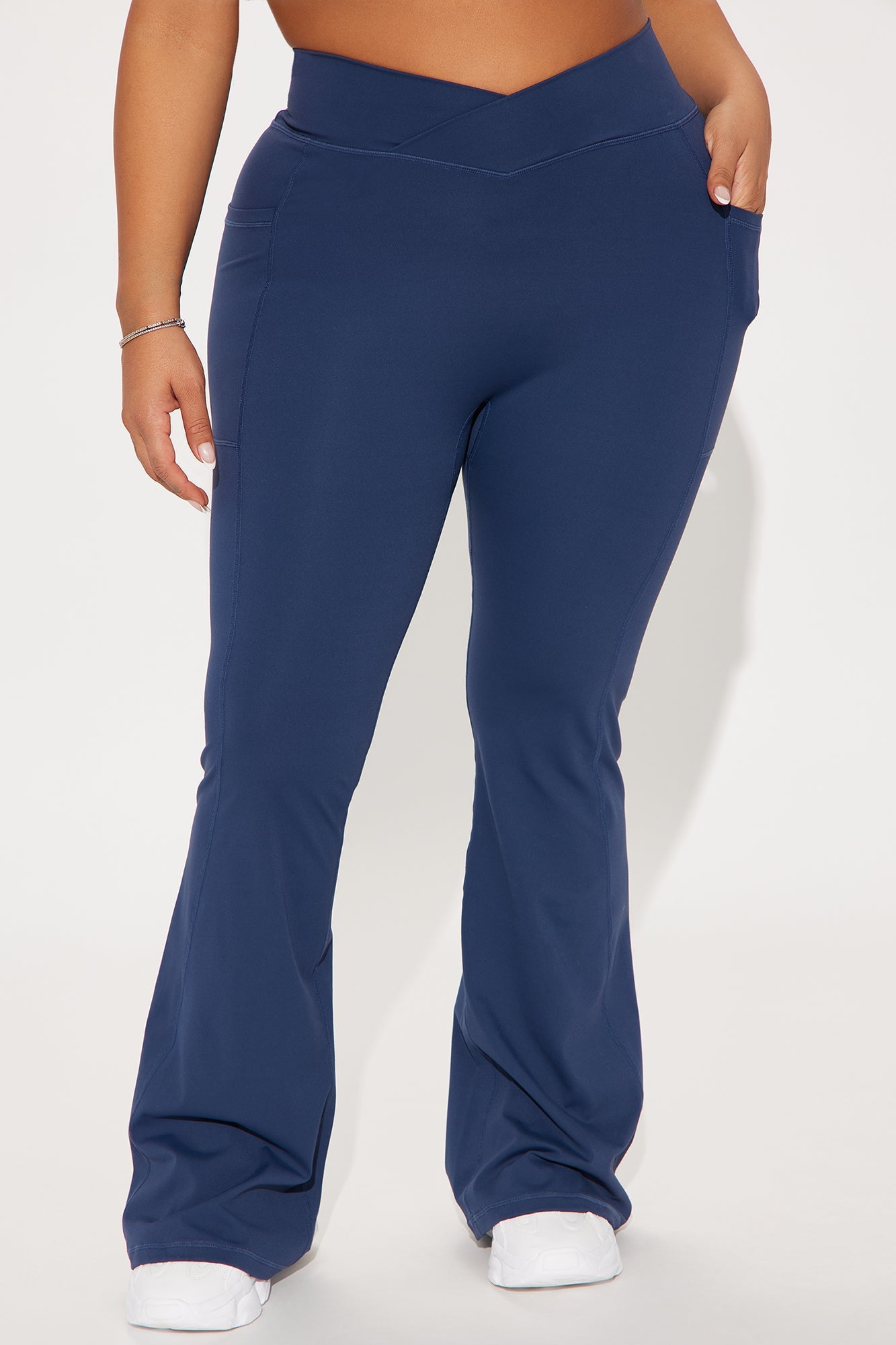 https://cdn.shopify.com/s/files/1/0293/9277/files/11-05-24_S4_27_GW23K9150B_MidnightBlue_HY_DO_11-53-28_PLUS_90184_PXF.jpg?v=1730926940
