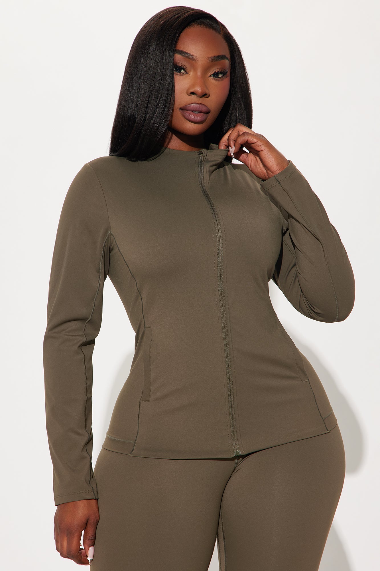 https://cdn.shopify.com/s/files/1/0293/9277/files/11-19-24_S4_56_TP7205_Olive_CXB_IM_15-16-18_PLUS_97579_PXF.jpg?v=1740158216