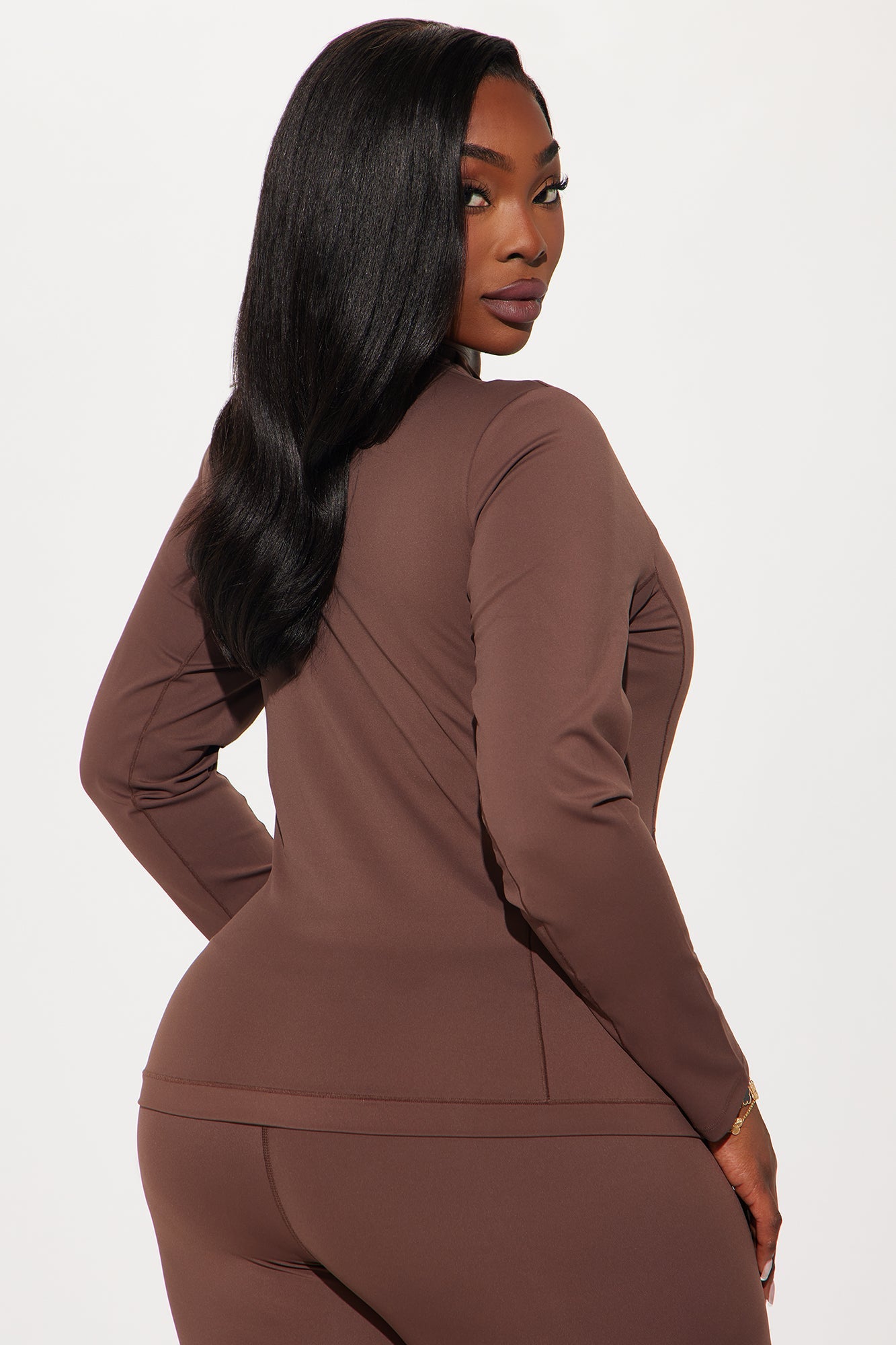 https://cdn.shopify.com/s/files/1/0293/9277/files/11-19-24_S4_61_TP7205_Chocolate_CXB_IM_15-34-20_PLUS_57620_PXF.jpg?v=1732148420