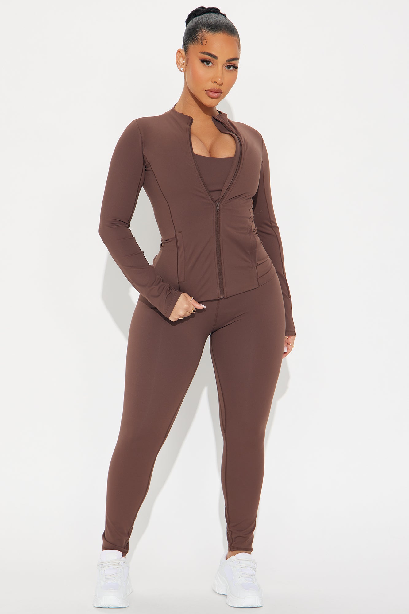 https://cdn.shopify.com/s/files/1/0293/9277/files/11-22-24_S1_31_TP7205_Chocolate_CXB_DO_13-18-29_172746_PXF.jpg?v=1732644342
