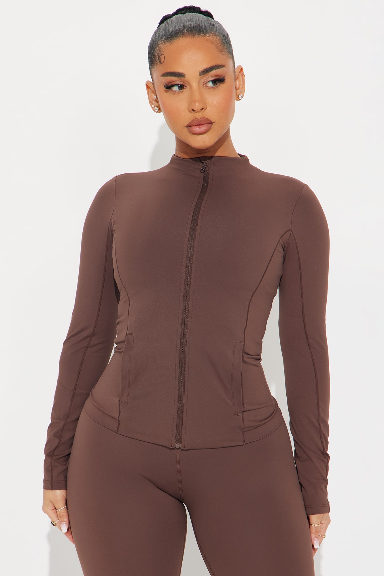 https://cdn.shopify.com/s/files/1/0293/9277/files/11-22-24_S1_31_TP7205_Chocolate_CXB_DO_13-18-45_172752_PXF.jpg?v=1732644342
