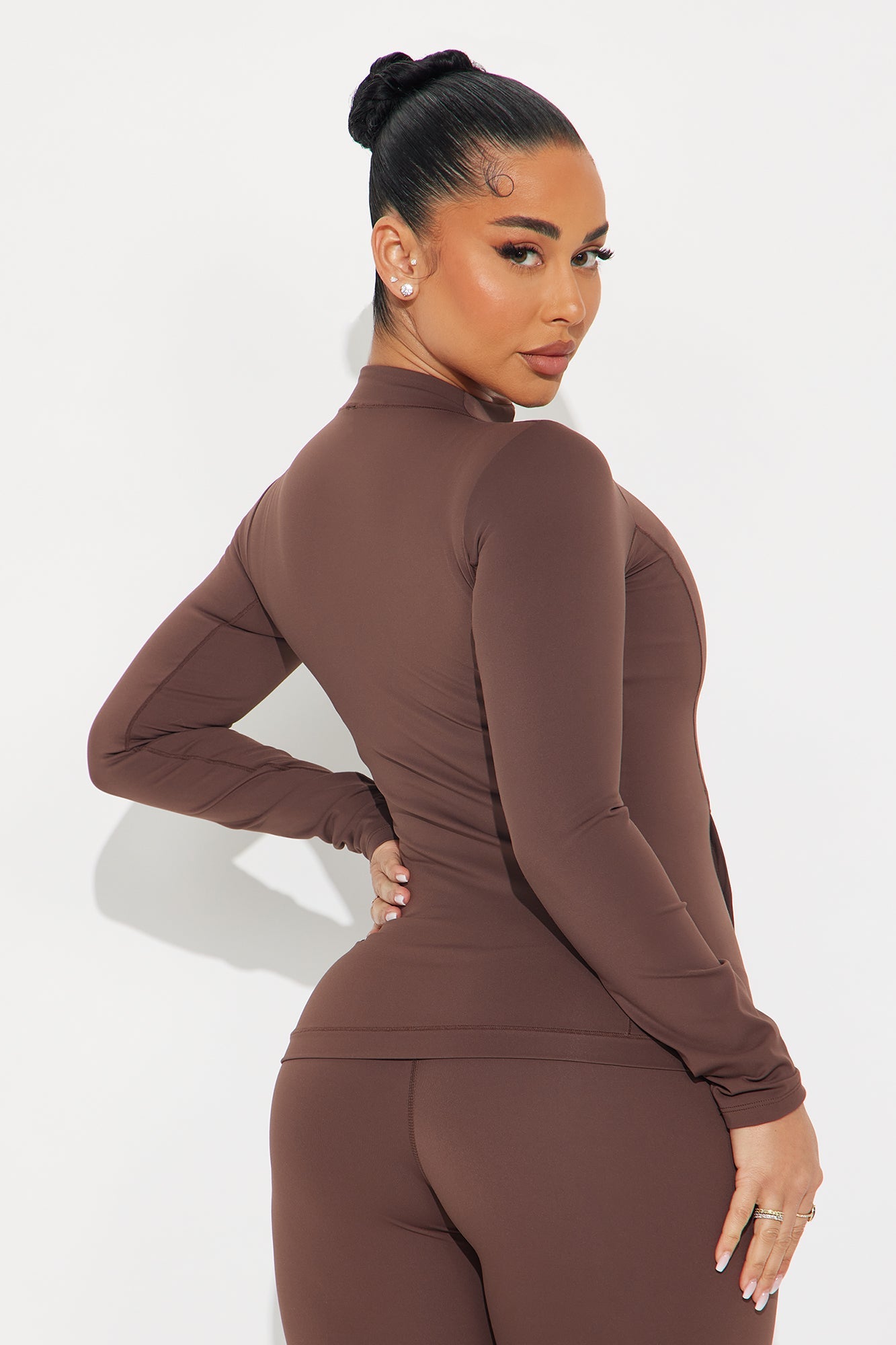 https://cdn.shopify.com/s/files/1/0293/9277/files/11-22-24_S1_31_TP7205_Chocolate_CXB_DO_13-18-53_172753_PXF.jpg?v=1732644342