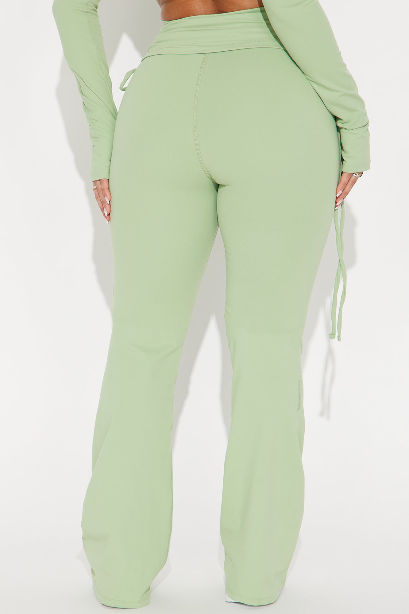 https://cdn.shopify.com/s/files/1/0293/9277/files/11-22-24_S1_40_ZDNVSP1053_Sage_CXB_DO_13-51-16_45710_PXF.jpg?v=1732646014