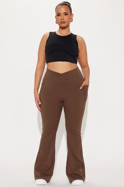 https://cdn.shopify.com/s/files/1/0293/9277/files/11-22-24_S4_43_GW23K9150B_Chocolate_ZSR_AZ_AC_14-53-30_PLUS_100571_MH.jpg?v=1732327281
