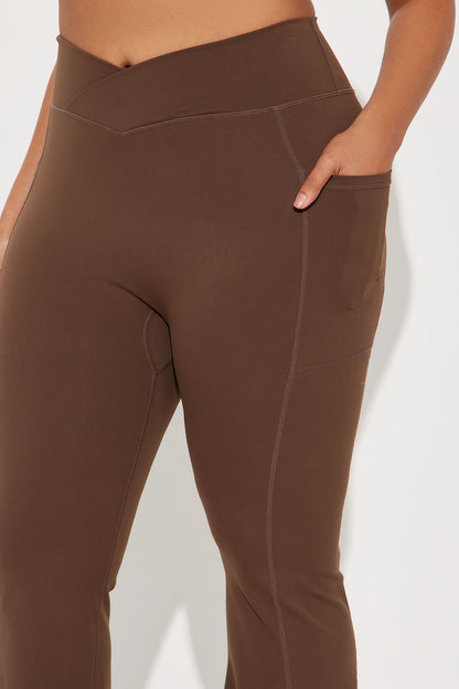 https://cdn.shopify.com/s/files/1/0293/9277/files/11-22-24_S4_43_GW23K9150B_Chocolate_ZSR_AZ_AC_14-53-51_PLUS_100578_MH.jpg?v=1732327281