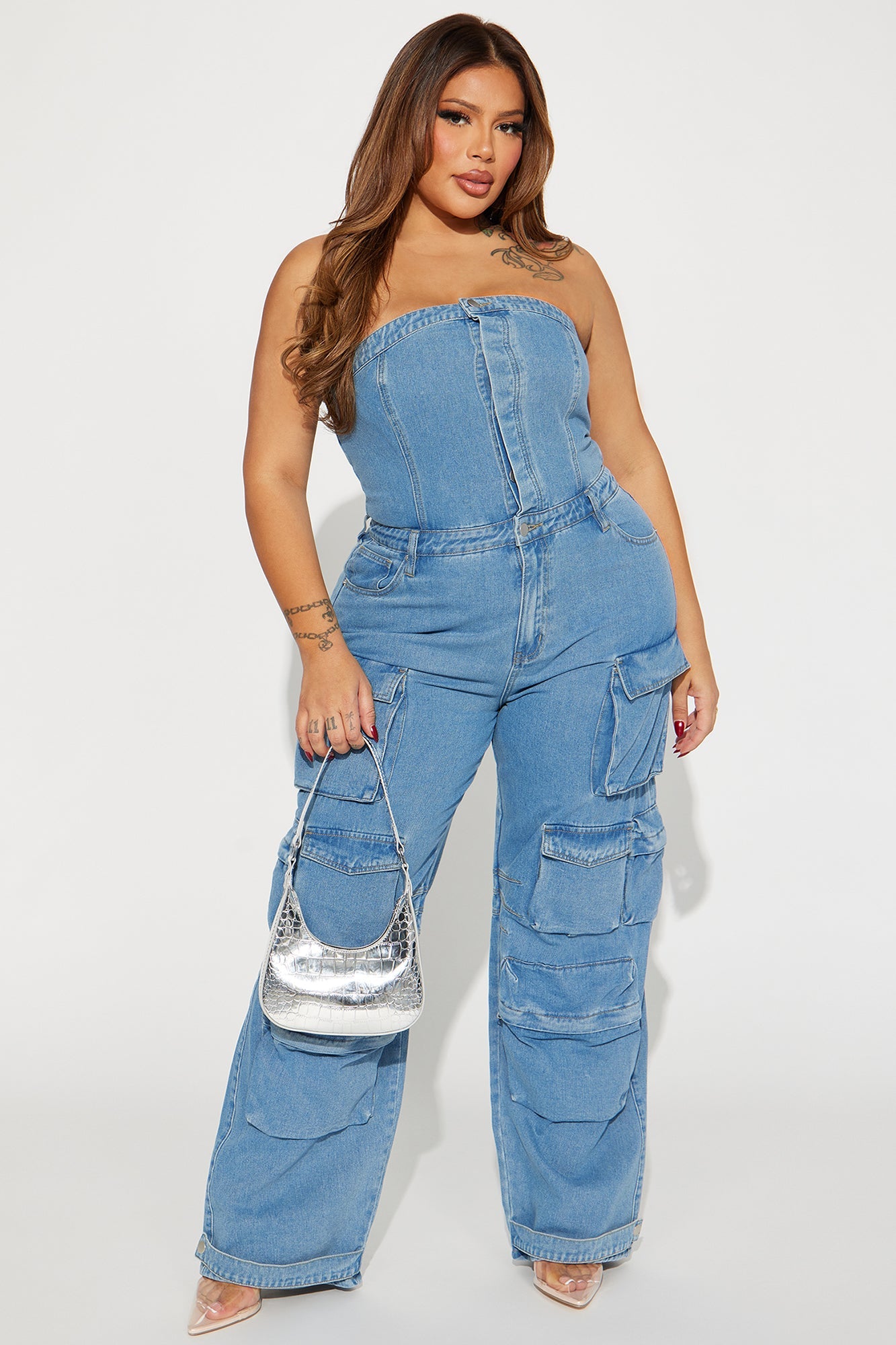https://cdn.shopify.com/s/files/1/0293/9277/files/11-27-23Studio4_RA_SS_15-03-31_64_FN6003HJPJC_Denim_5796_PLUS_PXF.jpg?v=1701385206