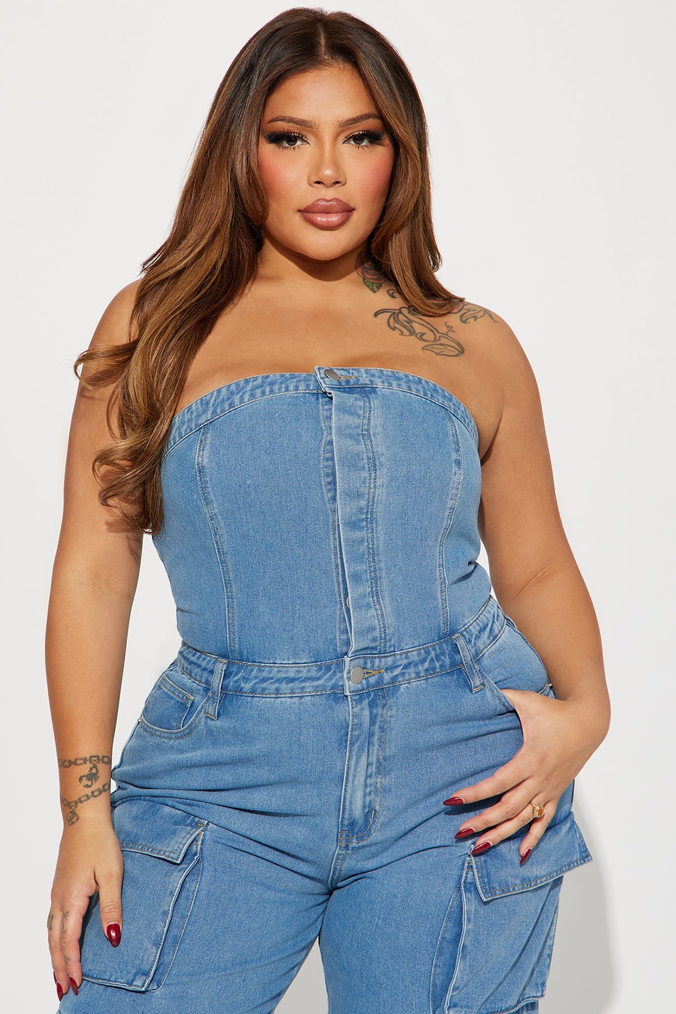 https://cdn.shopify.com/s/files/1/0293/9277/files/11-27-23Studio4_RA_SS_15-03-44_64_FN6003HJPJC_Denim_5802_PLUS_PXF.jpg?v=1701385207