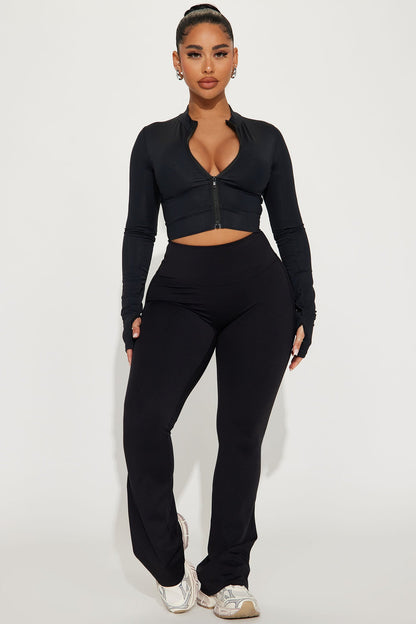 https://cdn.shopify.com/s/files/1/0293/9277/files/12-12-23_S3_24_GW23K9322B_Black_CB_SS_10-49-31_8164_SG.jpg?v=1717173509