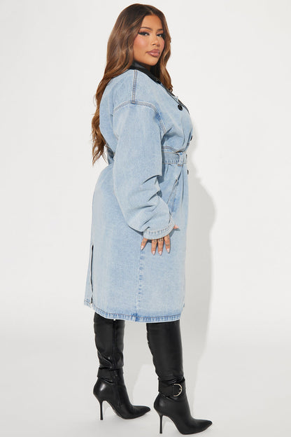 https://cdn.shopify.com/s/files/1/0293/9277/files/12-14-23_S4_3_ZAPP3805_LightWash_TK_AC_10-20-42_PLUS_14511_PXF.jpg?v=1722443829