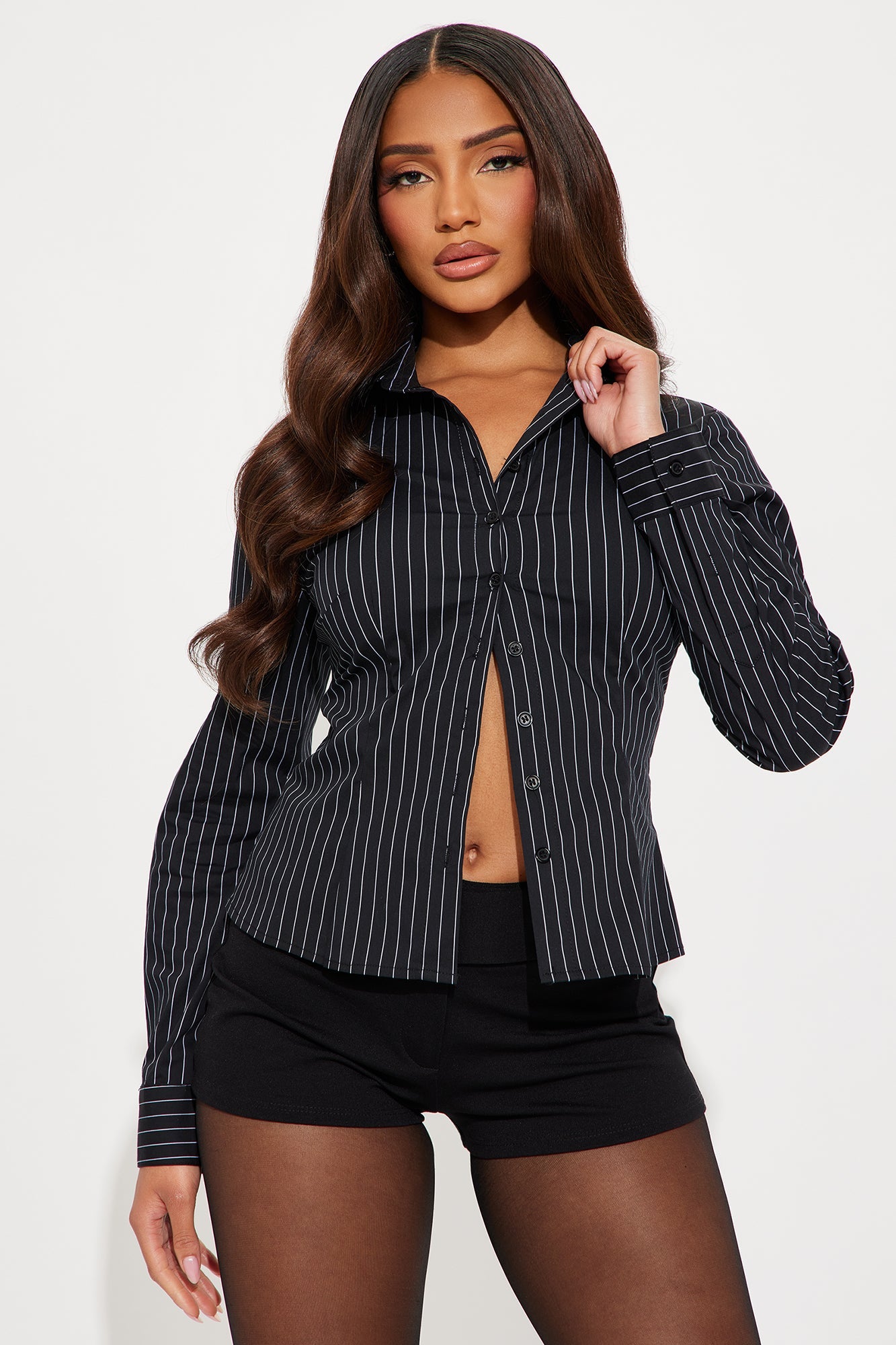 https://cdn.shopify.com/s/files/1/0293/9277/files/12-16-24_S6_60_LB1689A_BlackWhite_KJ_IM_14-36-12_78285_PXF.jpg?v=1734568565