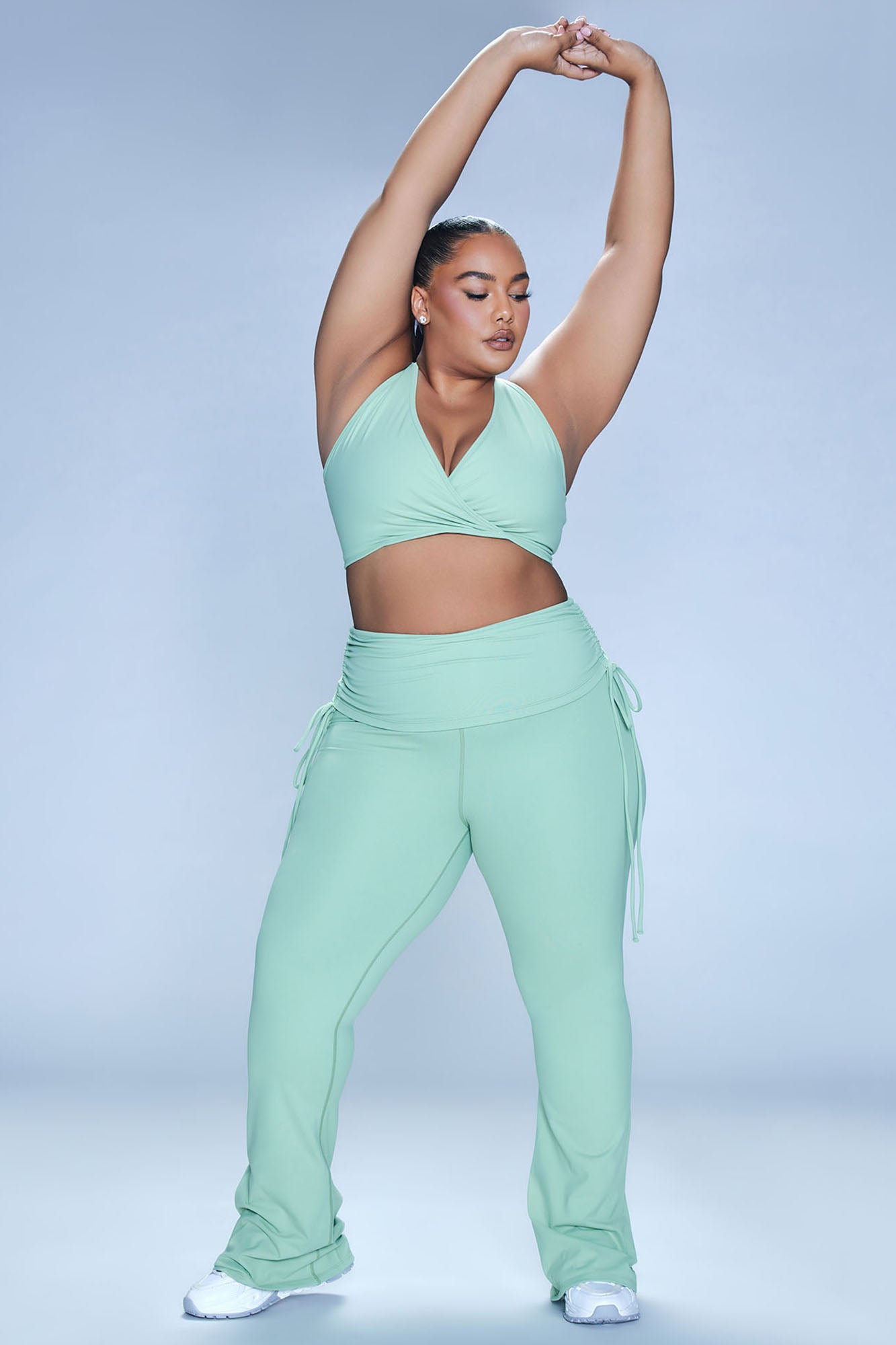 https://cdn.shopify.com/s/files/1/0293/9277/files/12-19-23_Active-Collection_108_ZDNVSP1053_Sage_KT_MR_17-34-08_PLUS_35710_SG_MR_SG_JF_MH.jpg?v=1704761146