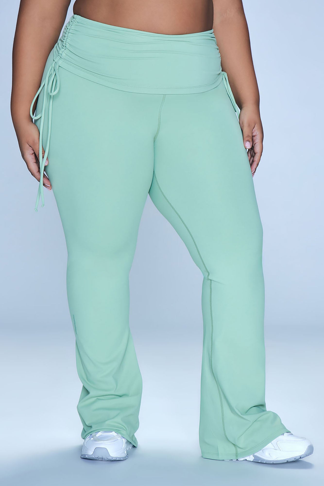 https://cdn.shopify.com/s/files/1/0293/9277/files/12-19-23_Active-Collection_108_ZDNVSP1053_Sage_KT_MR_17-34-08_PLUS_35728_SG_MR_SG_JF_MH.jpg?v=1704761146