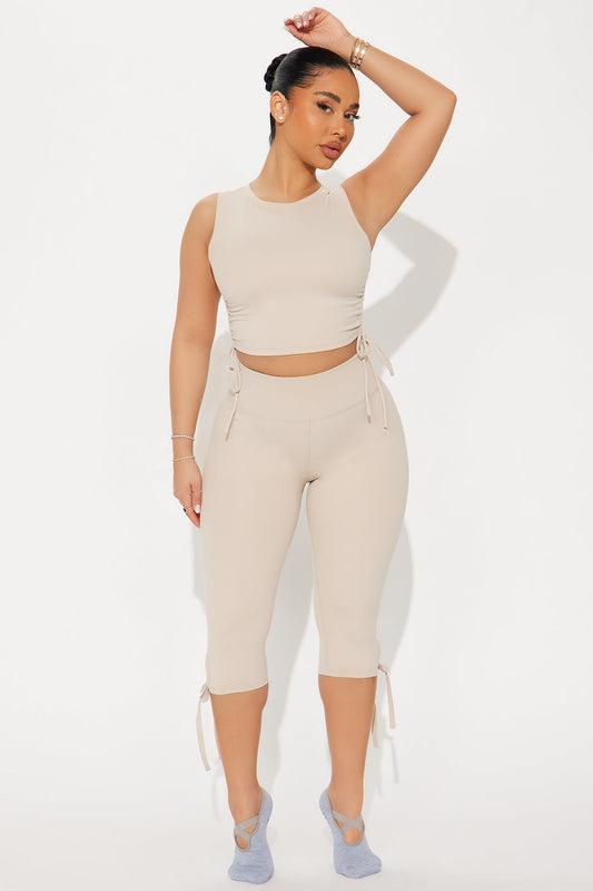 https://cdn.shopify.com/s/files/1/0293/9277/files/12-20-24_S1_36_ZDNVSP1384_LightTaupe_KS_SS_10-37-19_46514_PXF.jpg?v=1735001536
