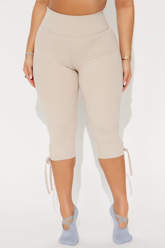 https://cdn.shopify.com/s/files/1/0293/9277/files/12-20-24_S1_36_ZDNVSP1384_LightTaupe_KS_SS_10-37-19_46515_PXF.jpg?v=1735001537