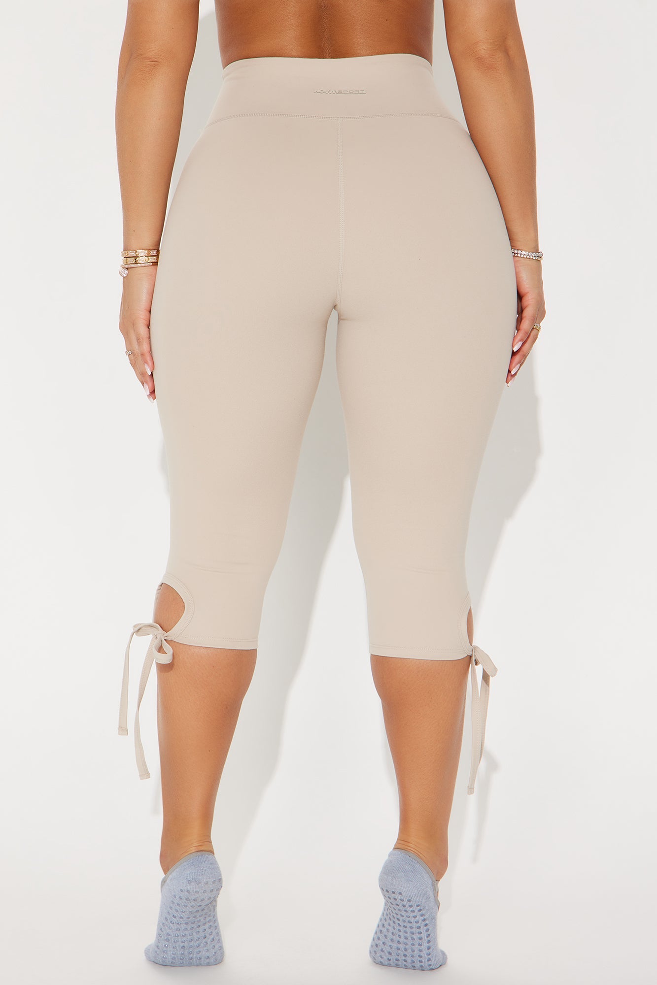 https://cdn.shopify.com/s/files/1/0293/9277/files/12-20-24_S1_36_ZDNVSP1384_LightTaupe_KS_SS_10-37-19_46518_PXF.jpg?v=1735001536