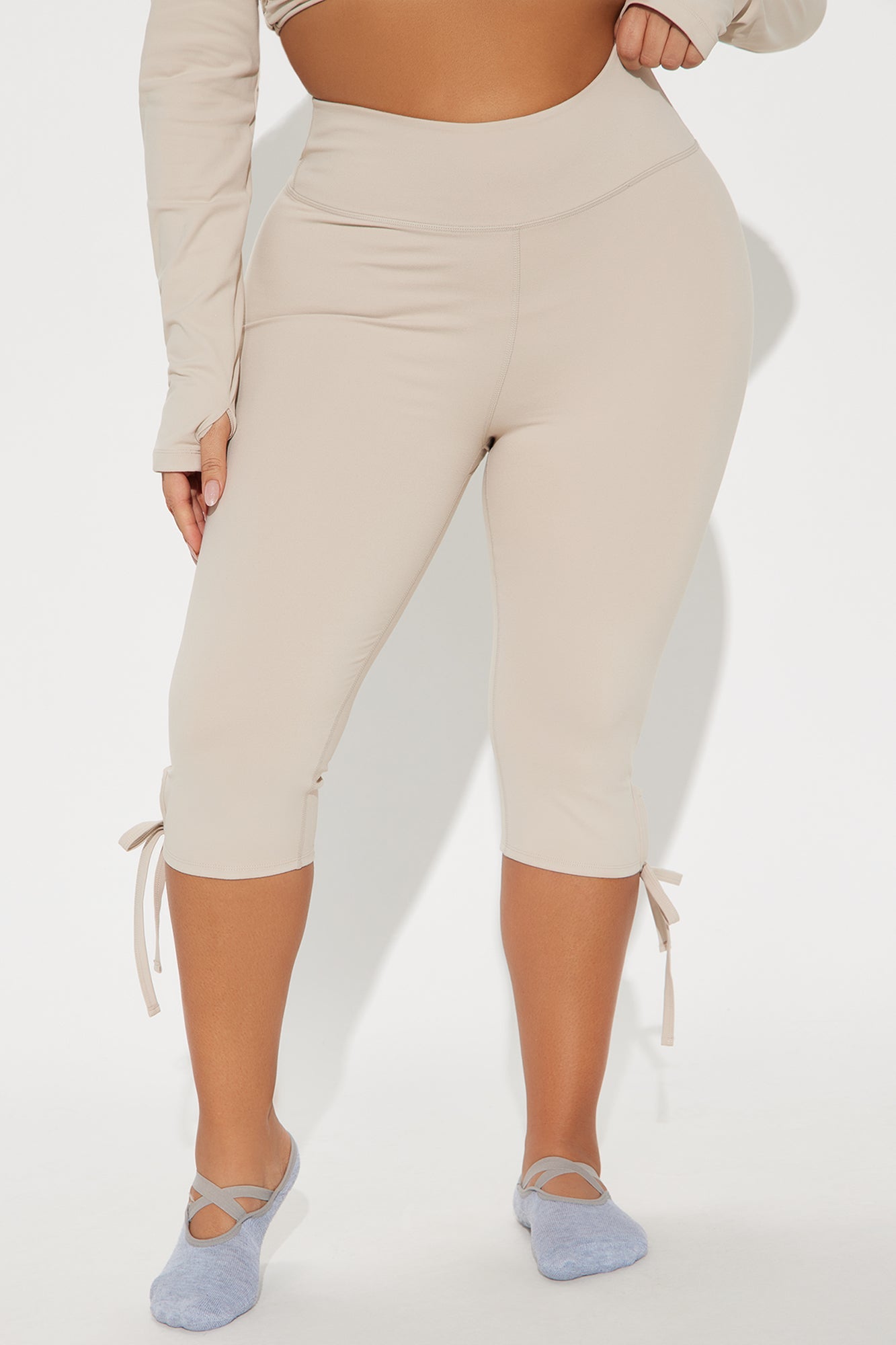 https://cdn.shopify.com/s/files/1/0293/9277/files/12-27-24_S4_58_ZDNVSP1384_LightTaupe_AZ_MC_15-01-42_PLUS_59478_PXF.jpg?v=1735663244