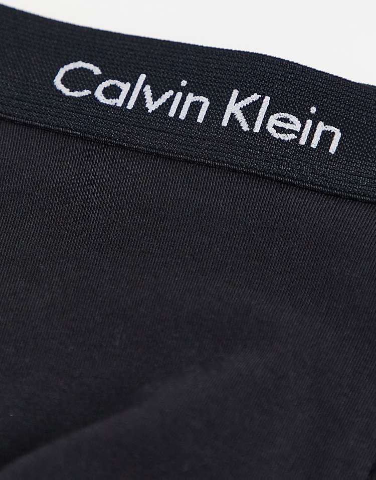 https://images.asos-media.com/products/calvin-klein-cotton-stretch-5-pack-trunks-in-black/202414794-4?$n_750w$&wid=750&fit=constrain