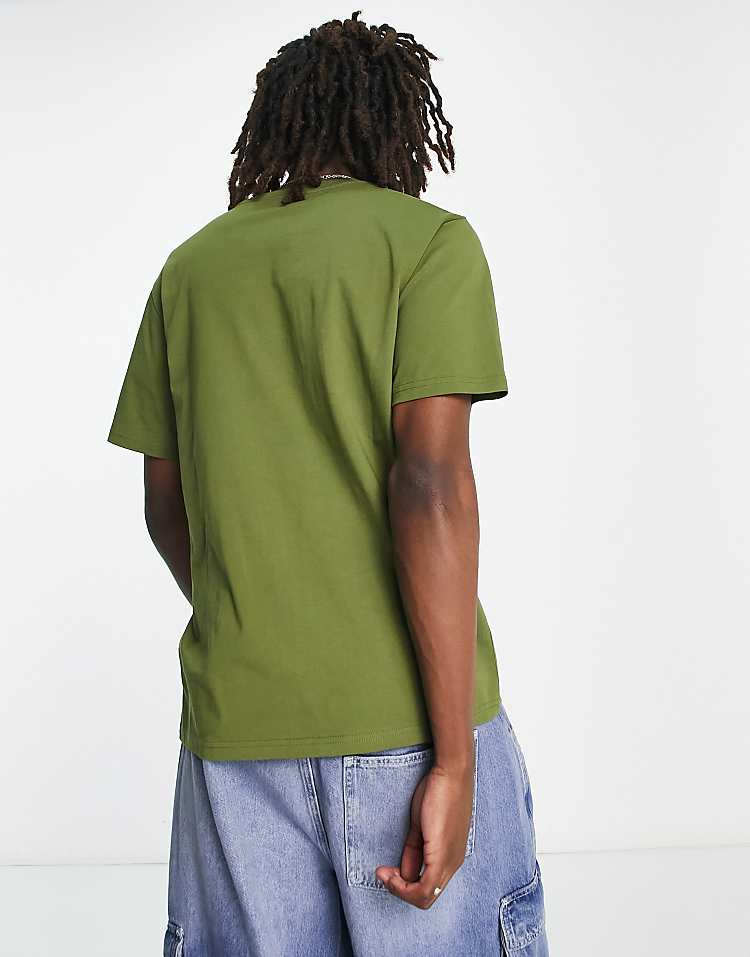 https://images.asos-media.com/products/carhartt-wip-pocket-t-shirt-in-green/204356841-2?$n_750w$&wid=750&fit=constrain