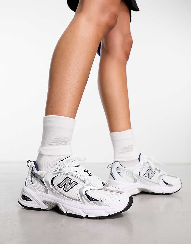 https://images.asos-media.com/products/new-balance-530-trainers-in-white-and-grey/204470705-2?$n_750w$&wid=750&fit=constrain