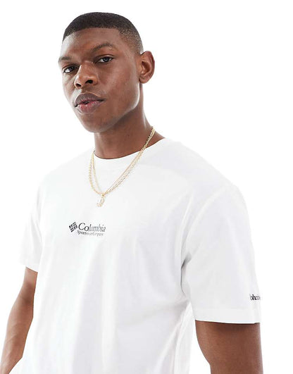 https://images.asos-media.com/products/columbia-csc-basic-logo-t-shirt-in-white-exclusive-to-asos/205059435-1-white?$n_750w$&wid=750&fit=constrain