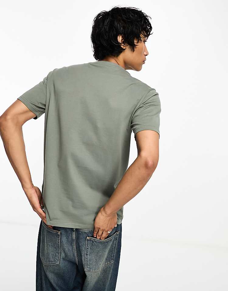 https://images.asos-media.com/products/carhartt-wip-pocket-t-shirt-in-green/205178156-4?$n_750w$&wid=750&fit=constrain