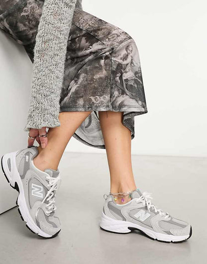 https://images.asos-media.com/products/new-balance-530-sneakers-in-grey/205178688-4?$n_750w$&wid=750&fit=constrain