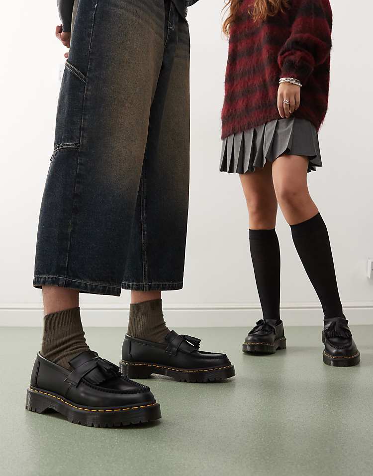 https://images.asos-media.com/products/dr-martens-unisex-adrian-bex-loafers-in-black-leather/205315910-1-black?$n_750w$&wid=750&fit=constrain