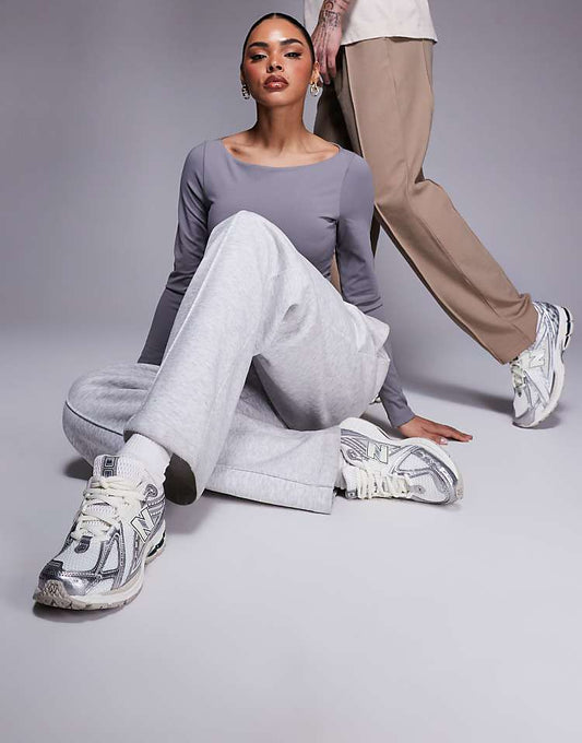 https://images.asos-media.com/products/new-balance-1906-trainers-in-silver-metallic/205334801-1-silver?$n_750w$&wid=750&fit=constrain