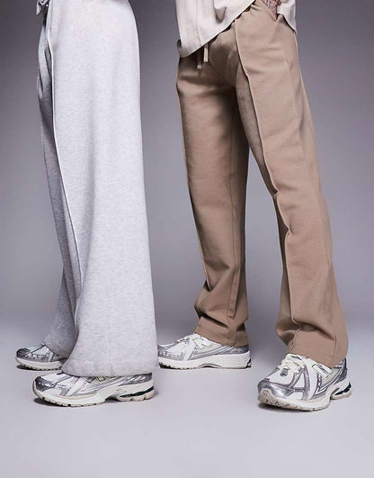 https://images.asos-media.com/products/new-balance-1906-trainers-in-silver-metallic/205334801-3?$n_750w$&wid=750&fit=constrain