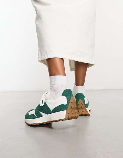 https://images.asos-media.com/products/new-balance-327-trainers-in-white-and-green-exclusive-to-asos/205403199-2?$n_750w$&wid=750&fit=constrain