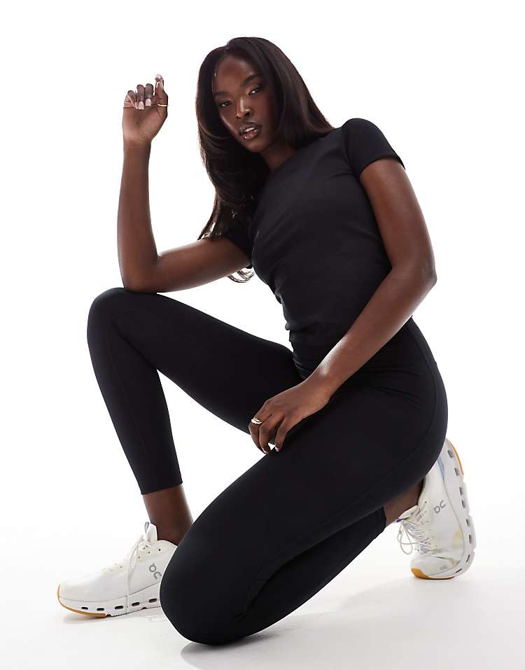 https://images.asos-media.com/products/4505-icon-yoga-soft-touch-gym-legging-in-black/205570405-2?$n_750w$&wid=750&fit=constrain