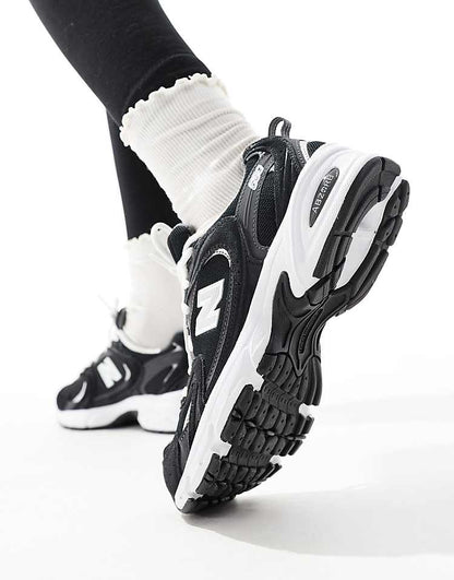 https://images.asos-media.com/products/new-balance-530-trainers-in-black/206021458-4?$n_750w$&wid=750&fit=constrain