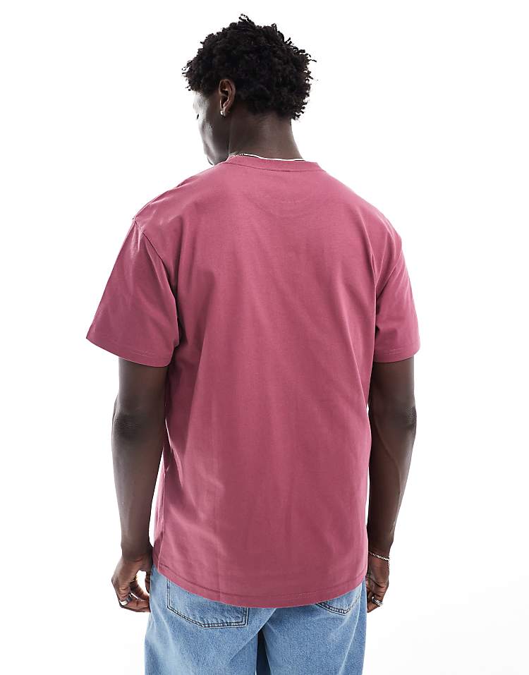 https://images.asos-media.com/products/carhartt-wip-chase-t-shirt-in-red/206423216-4?$n_750w$&wid=750&fit=constrain