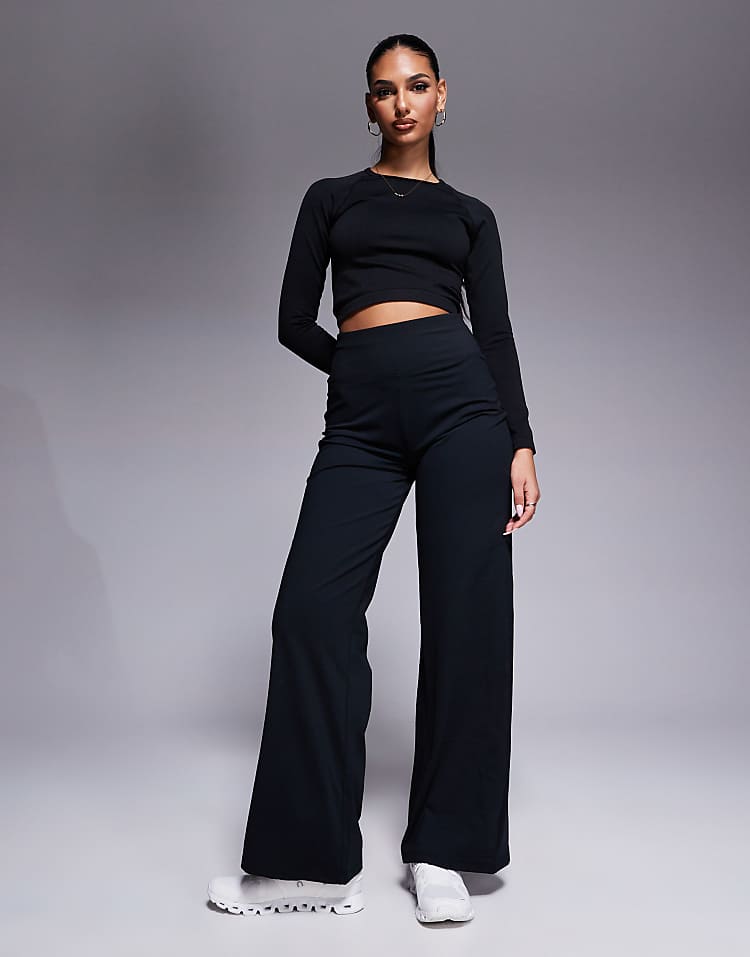 https://images.asos-media.com/products/4505-icon-soft-touch-dance-pant-in-black/206698884-2?$n_750w$&wid=750&fit=constrain