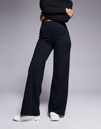 https://images.asos-media.com/products/4505-icon-soft-touch-dance-pant-in-black/206698884-4?$n_750w$&wid=750&fit=constrain