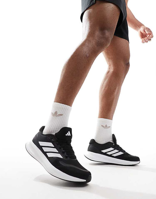 https://images.asos-media.com/products/adidas-hardlopen-runfalcon-sneakers-in-zwart-en-wit/206885201-1-blackwhite?$n_750w$&wid=750&fit=constrain