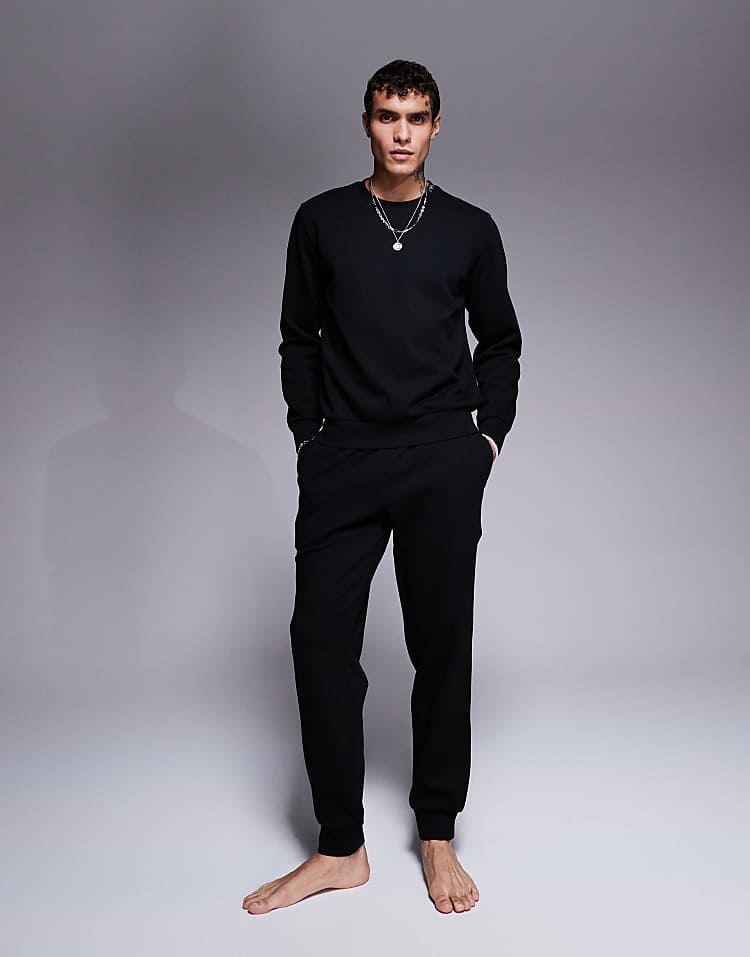 https://images.asos-media.com/products/emporio-armani-bodywear-co-ord-crew-neck-textured-jogger-in-black/206897286-1-black?$n_750w$&wid=750&fit=constrain