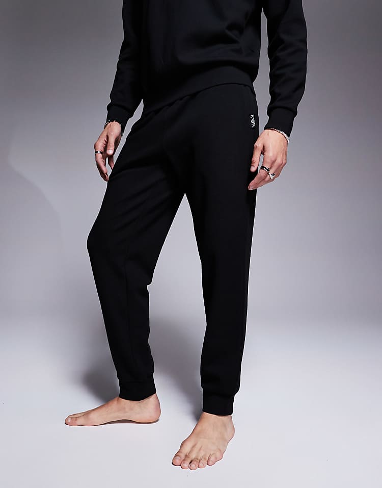 https://images.asos-media.com/products/emporio-armani-bodywear-co-ord-crew-neck-textured-jogger-in-black/206897286-4?$n_750w$&wid=750&fit=constrain