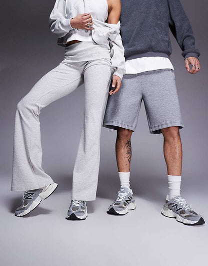 https://images.asos-media.com/products/new-balance-9060-trainers-in-grey-and-stone/206980191-3?$n_750w$&wid=750&fit=constrain