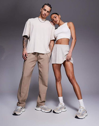 https://images.asos-media.com/products/new-balance-9060-trainers-in-beige-and-grey/206980254-3?$n_750w$&wid=750&fit=constrain