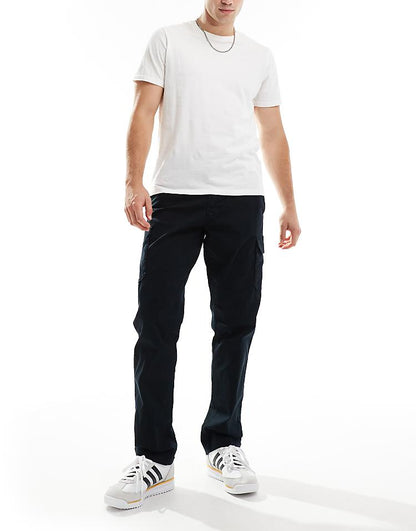 https://images.asos-media.com/products/columbia-pacific-ridge-cargo-trousers-in-black/207022184-2?$n_750w$&wid=750&fit=constrain