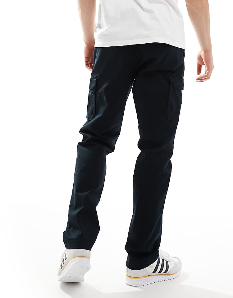 https://images.asos-media.com/products/columbia-pacific-ridge-cargo-trousers-in-black/207022184-3?$n_750w$&wid=750&fit=constrain