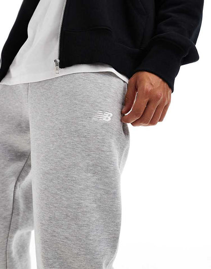 https://images.asos-media.com/products/new-balance-sport-essentials-fleece-jogger-in-grey/207029972-2?$n_750w$&wid=750&fit=constrain