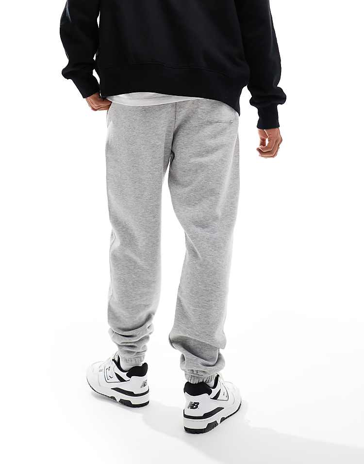 https://images.asos-media.com/products/new-balance-sport-essentials-fleece-jogger-in-grey/207029972-3?$n_750w$&wid=750&fit=constrain