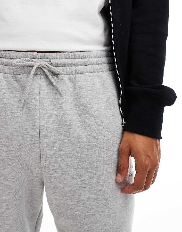 https://images.asos-media.com/products/new-balance-sport-essentials-fleece-jogger-in-grey/207029972-4?$n_750w$&wid=750&fit=constrain