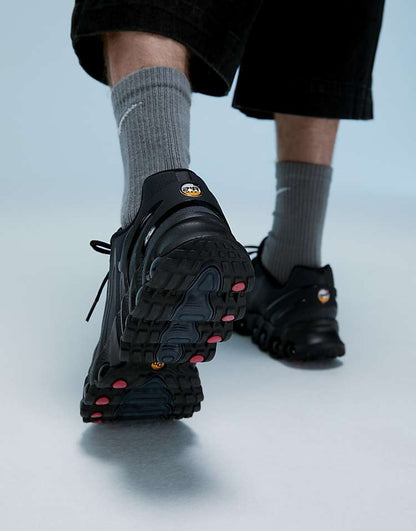 https://images.asos-media.com/products/nike-air-max-dn8-trainers-in-black/207049343-2?$n_750w$&wid=750&fit=constrain