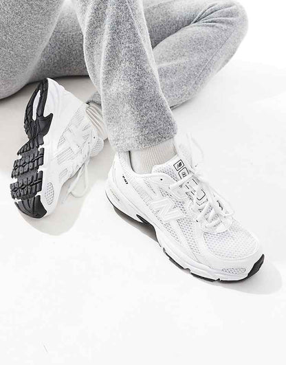 https://images.asos-media.com/products/new-balance-740-trainers-in-white/207206557-1-white?$n_750w$&wid=750&fit=constrain