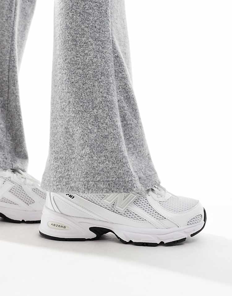 https://images.asos-media.com/products/new-balance-740-trainers-in-white/207206557-4?$n_750w$&wid=750&fit=constrain