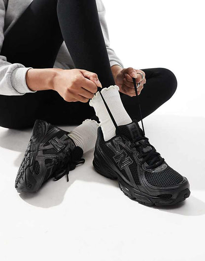 https://images.asos-media.com/products/new-balance-740-trainers-in-black/207206585-1-black?$n_750w$&wid=750&fit=constrain