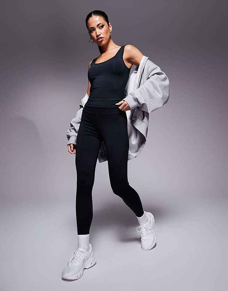 https://images.asos-media.com/products/4505-scoop-neck-slightly-cropped-training-vest-in-black/207226373-4?$n_750w$&wid=750&fit=constrain